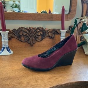 Hotter Cranberry Wedge Shoes size 5/6 Medium